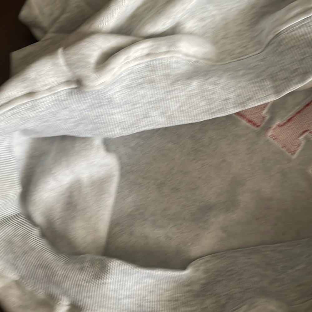 New sweatshirt size large - Picture 4 of 5